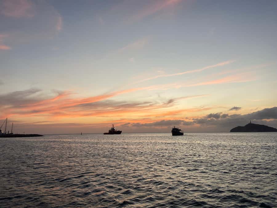 Santa Marta: Sunset Cruise Around the Bay - A private setting for birthdays and small celebrations