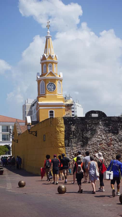 Shared Cartagena Old City Tour with Wireless Audio System - Reading social class in the Old City’s buildings