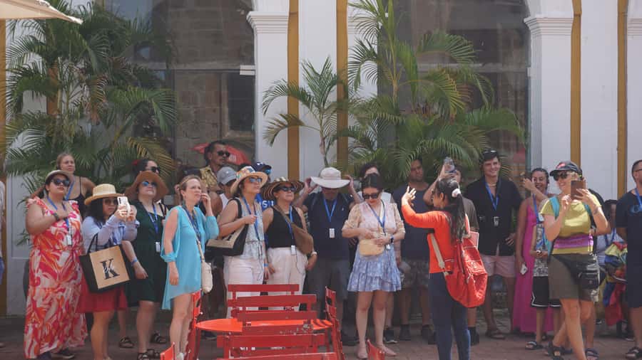 Shared Cartagena Old City Tour with Wireless Audio System - Who should book this walking tour