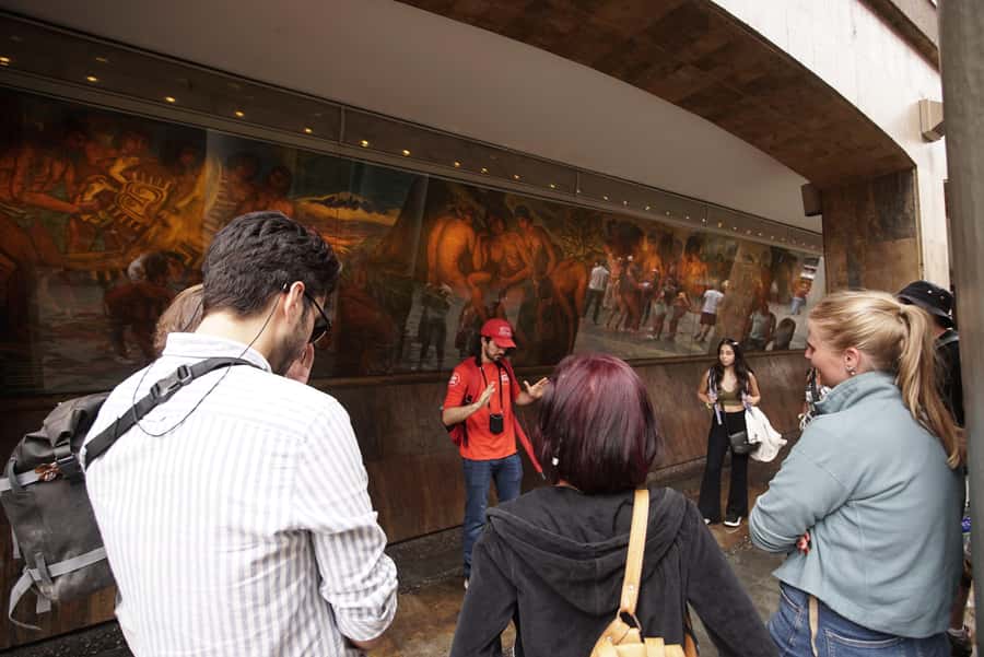 Shared Medellín Downtown Tour with Wireless Audio - What the guides add to the experience