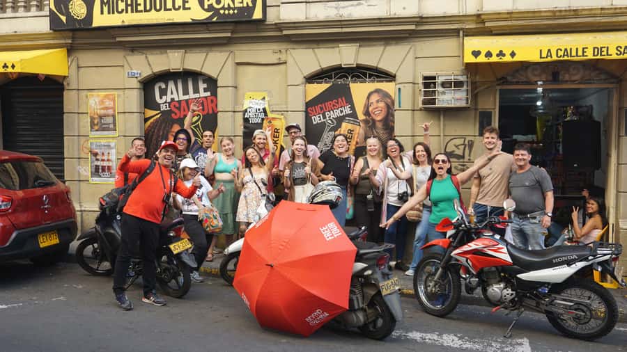 Shared Tour Cali's Salsa, Graffiti & Resistance Experience - What the guide adds to the walk