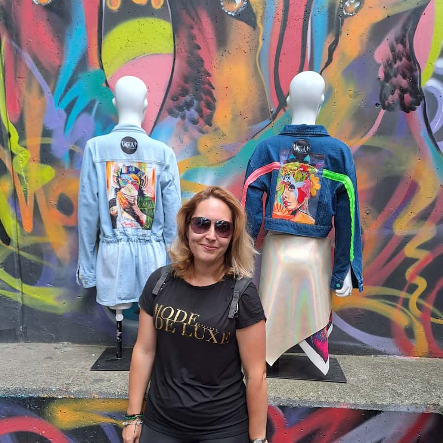 Shared Tour to Comuna 13 & Aurora Cable Car in Medellin - Murals that explain more than color