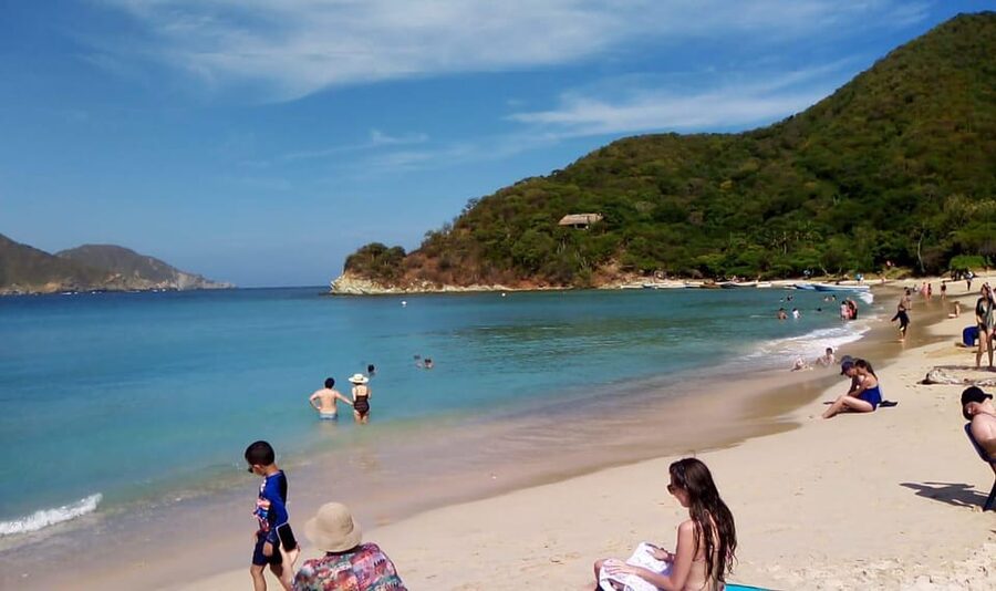SPEEDBOAT TOUR TO TAYRONA CRISTAL BEACH - Spanish guidance and service expectations