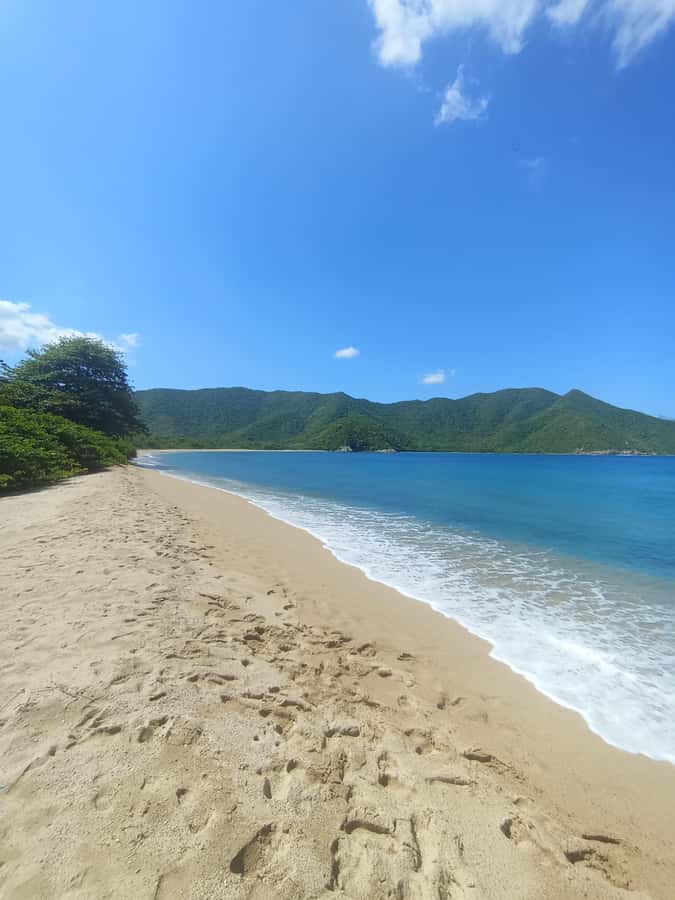 SPEEDBOAT TOUR TO TAYRONA CRISTAL BEACH - Arriving at Playa Cristal
