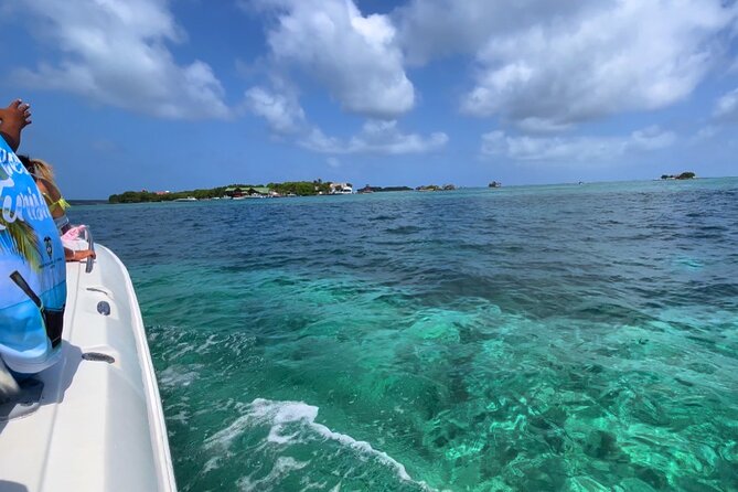 Sport Boat : Rosario Island,lunch on private island - Isla Grande and a 25-minute snorkeling stop