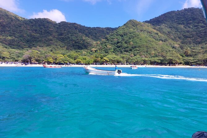 Tayrona by sea - The 90-minute run along Tayrona’s coast