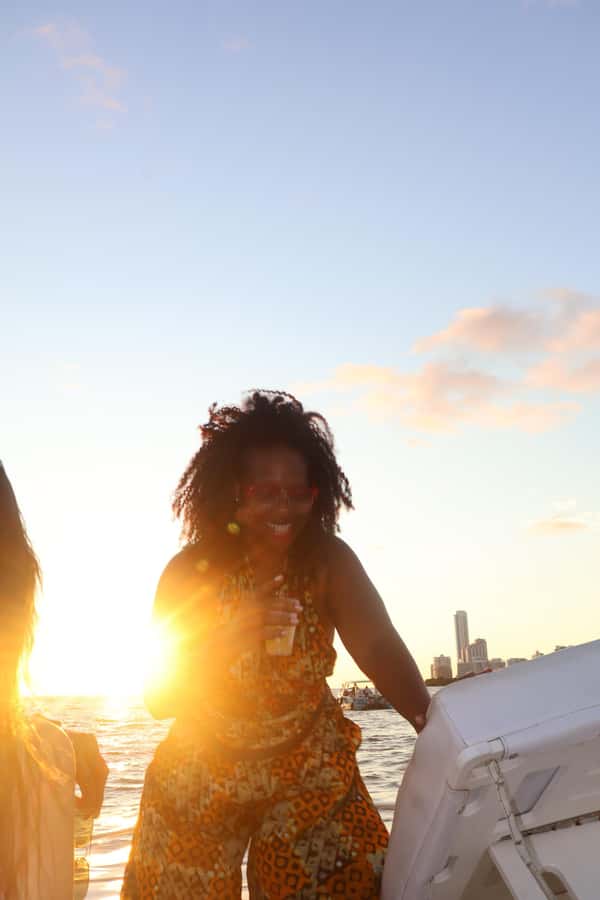 The best sunset tour in the bay: Open bar party & fun - An open bar with local flavor