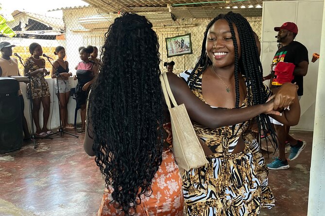Tour a san Basilio de Palenque desde cartagena - The one-hour road from Cartagena