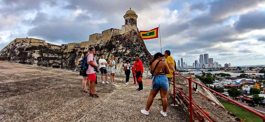 Tour Compartido al Castillo San Felipe de Barajas Cartagena - From Plaza de la Trinidad into Getsemaní’s rebel past