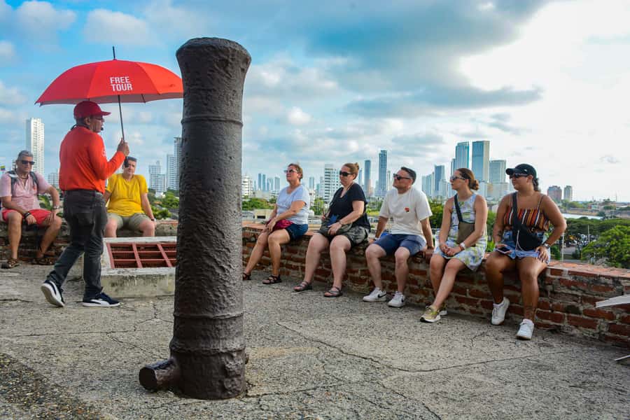 Tour Compartido al Castillo San Felipe de Barajas Cartagena - Why the Hill of San Lázaro mattered