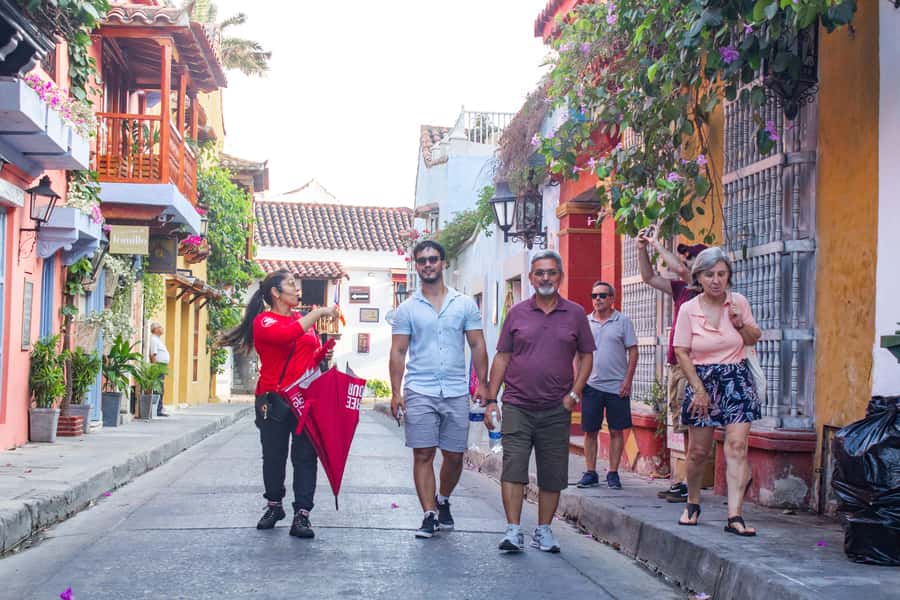 Tour Compartido de Gabriel García Marquez en Cartagena - Plaza de San Diego and the mood of literary Cartagena