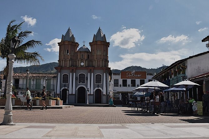 Tour Guatapé - Climbing Piedra del Peñol