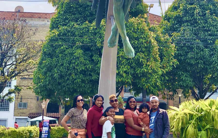 Tour Guatapé - Piedra del Peñol with departure from Medellín - Lunch and regional Colombian food