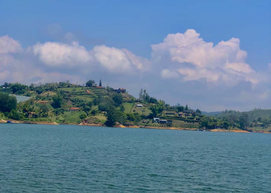 Tour Guatapé - Piedra del Peñol with departure from Medellín - The replica of old El Peñol