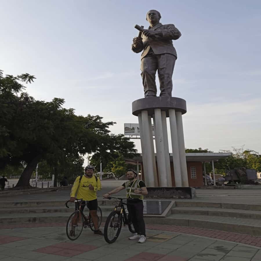 Tour in bike in Barranquilla - Starting at Litomarket in Barrio El Recreo
