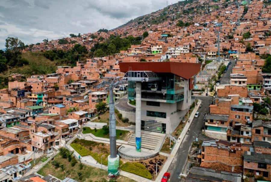 Tour Medellín: Pablo Escobar and Commune 13 - Key points at a glance