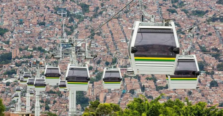 Tour Medellín: Pablo Escobar and Commune 13 - La Catedral, the prison with a strange history