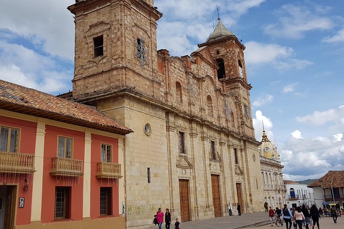 Tour of Zipaquirá: Visit the Salt Cathedral and the main squares - Zipaquirá’s squares and old church