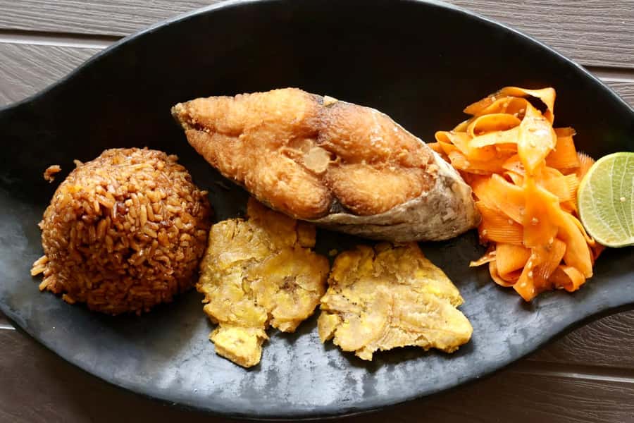 Typical lunch on beach, mangrove tour & fishing with natives - How the guides shape the morning