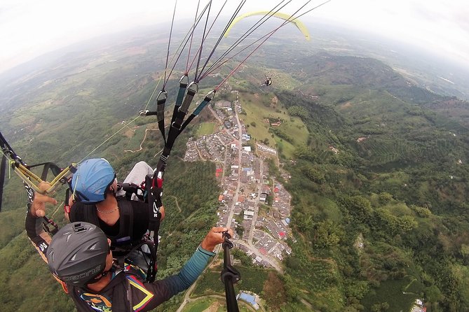 Unique experience flying paragliding - Flying above Buenavista’s coffee country