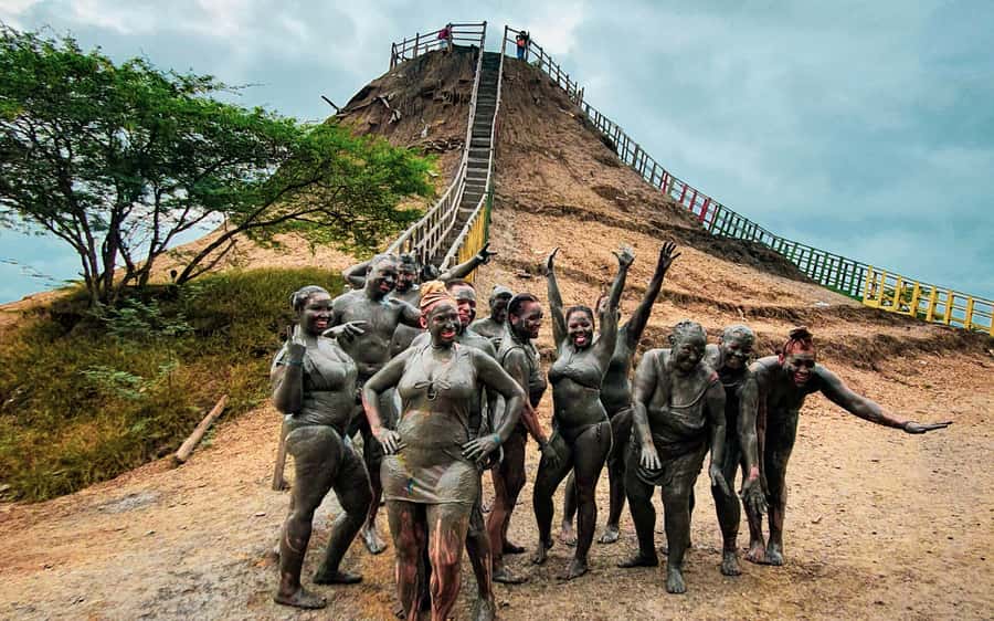 Volcan del Totumo + Playa + Piscina - What the Totumo mud volcano experience is really like