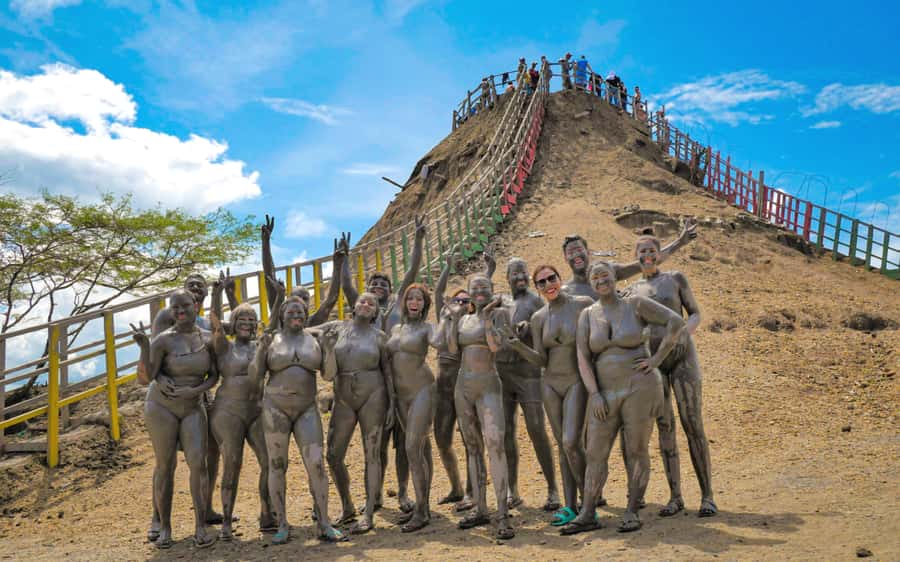 Volcan del Totumo + Playa + Piscina - Starting at Monumento Los Pegasos in Cartagena