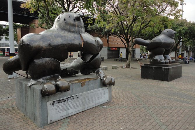 Walking tour, cable car & fruit tasting - Why this tour is a smart introduction to Medellín