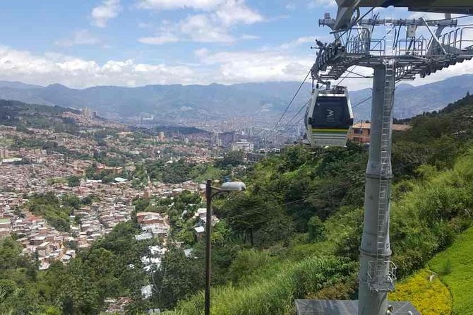 Walking tour, cable car & fruit tasting - What you learn about Medellín along the way