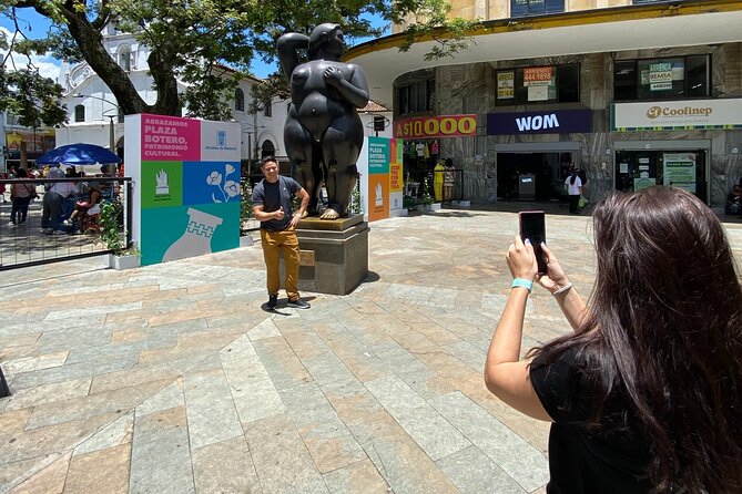 Walking tour downtown Medellín - Plaza Botero and 23 unmistakable sculptures
