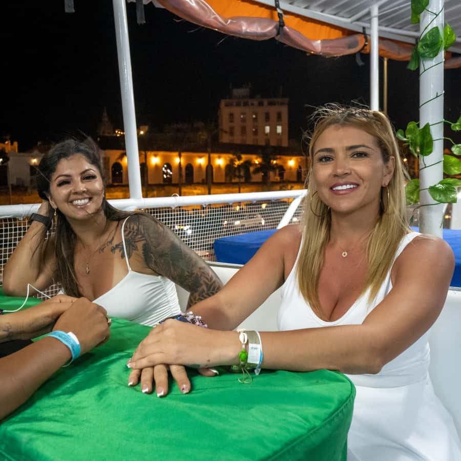 White Night Boat Party: Dinner Buffet, Dancing and Open Bar - Boarding at Muelle de la Bodeguita