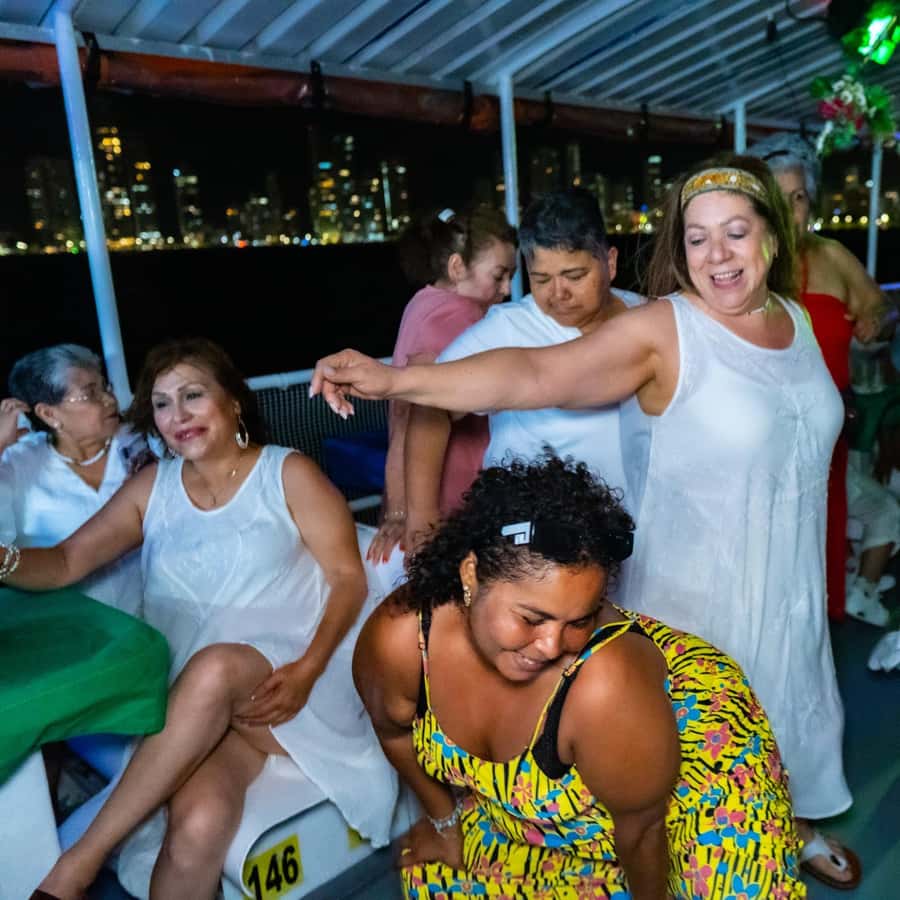 White Night Boat Party: Dinner Buffet, Dancing and Open Bar - Dancers, a DJ, contests, and traditional performances