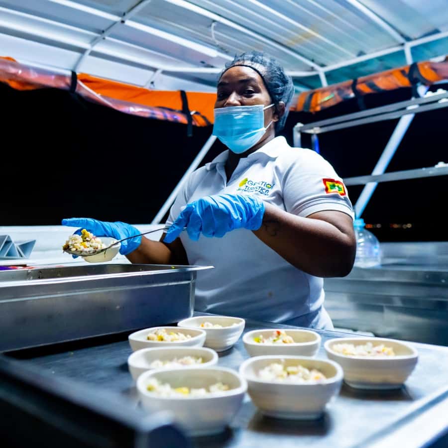 White Night Boat Party: Dinner Buffet, Dancing and Open Bar - Practical details before you reserve